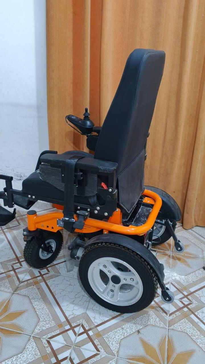 كراسي كهربائية عدد 2 واحد حجم صغير والثاني كبير الاثنين جديد غير مستعمل سعر الواحد 500الف موبايل ***********
