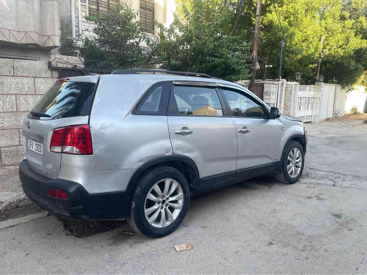 السلام عليكم kia sorento
موديل2010
لون رصاصي جارد
مكانها الدوره 
***********
سياره خليجه بيها ضربه باب وجاملغ ومصالحها بس يرادلها ينعاد تصليحها
وصدرها مو زين  وبنيد مالتها هم يرادلها تبديل
رقمها واسط مميز
سياره فول مواصفات عدا بصمه 
مكينتها2400 
سعرها 107 ومجالها بسيط جدا جداا بغداد, العراق
