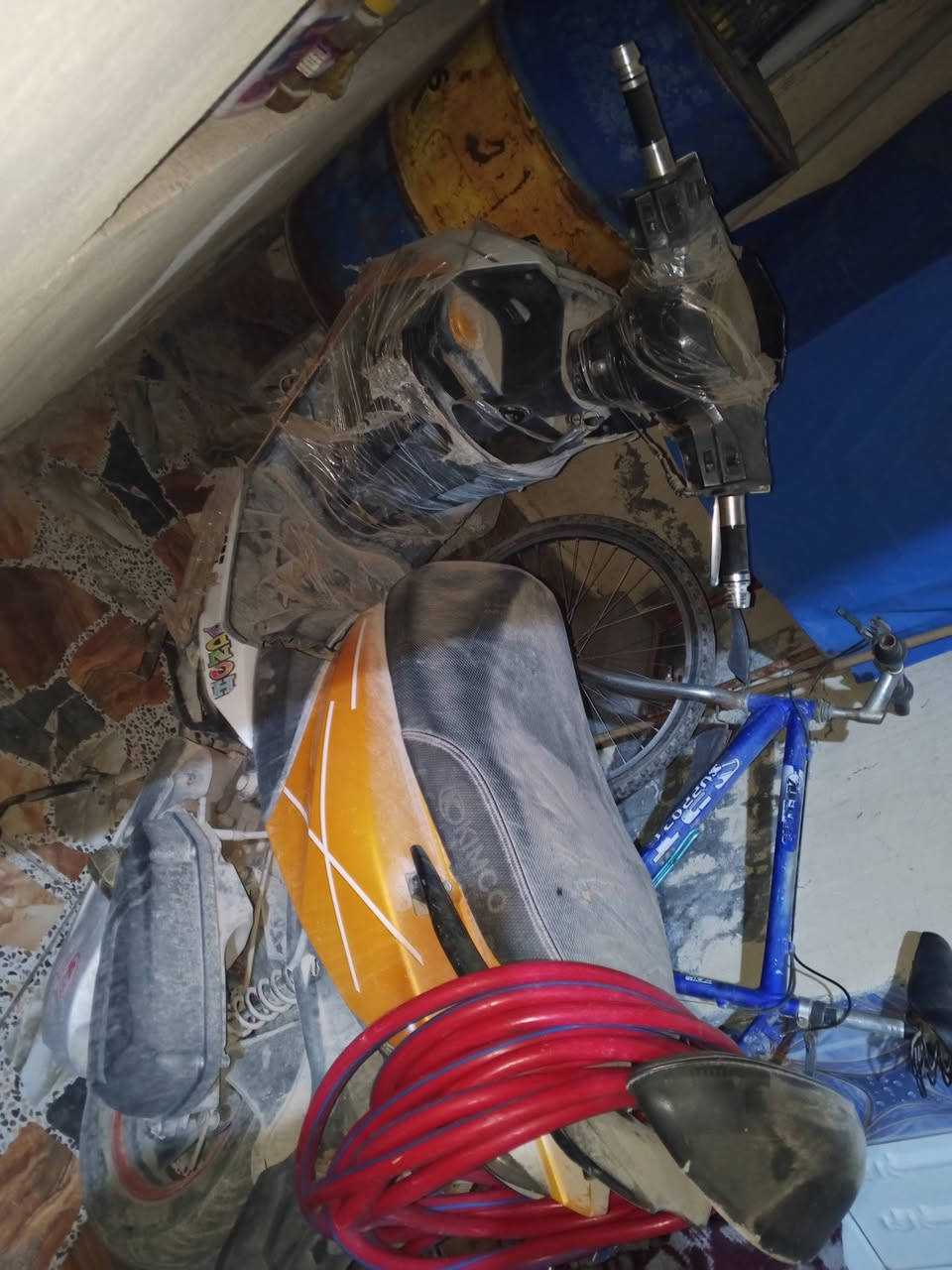 سلام عليكم موجود دراجه بانزين كاينكو السعر 250 واذا مو بيع مراوس بدراجه شحن رقم الهاتف ***********
