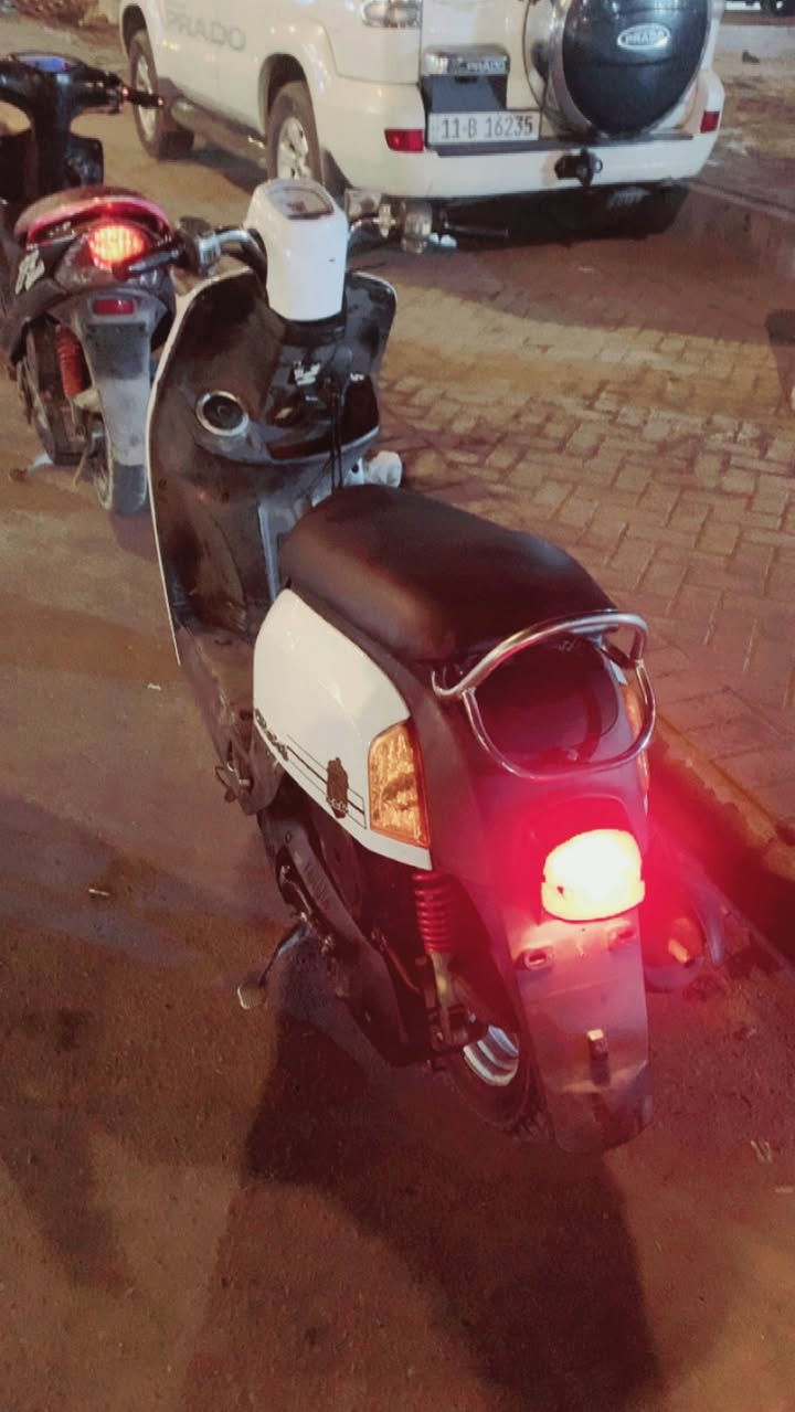 بوليس للبيع
سعره 600 وبيها مجال 
مكاني بغداد 
***********
