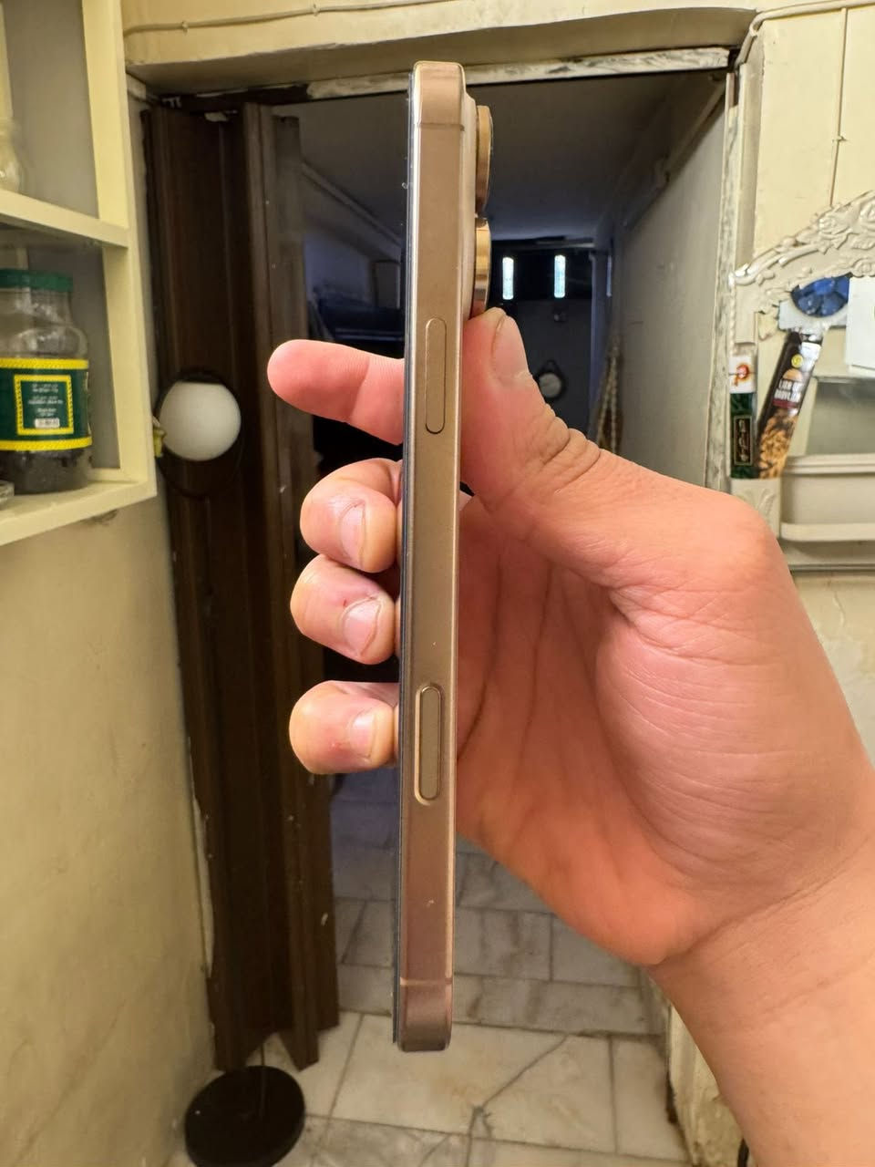 ايفون 16برو ماكس ذاكرة 256
كامل مع ملحقات كارتون
وكيبل بعده مامفتوح
مستخدم قليل
بطاريه 100
مشحون 200مره بس
مابي اي طخه 
***********
واتساب اكو
