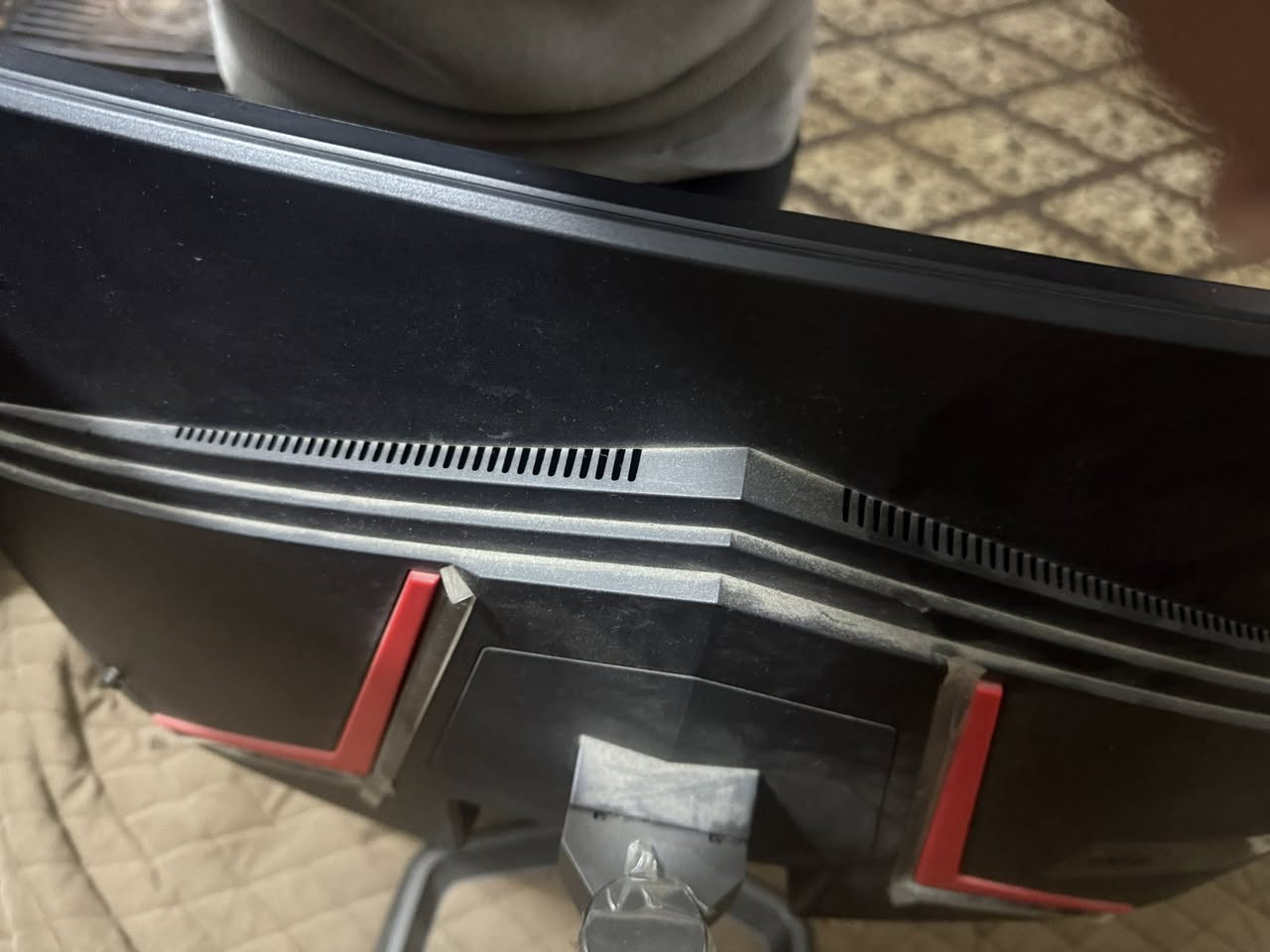 شاشة 240 فريم فول HD حجم 27 ‏. كارتونه موجودة للبيع السعر 225 ‏وبيها مجال للشراي للاستفسار رقم الهاتف ***********￼ متواجد WhatsApp ￼￼
