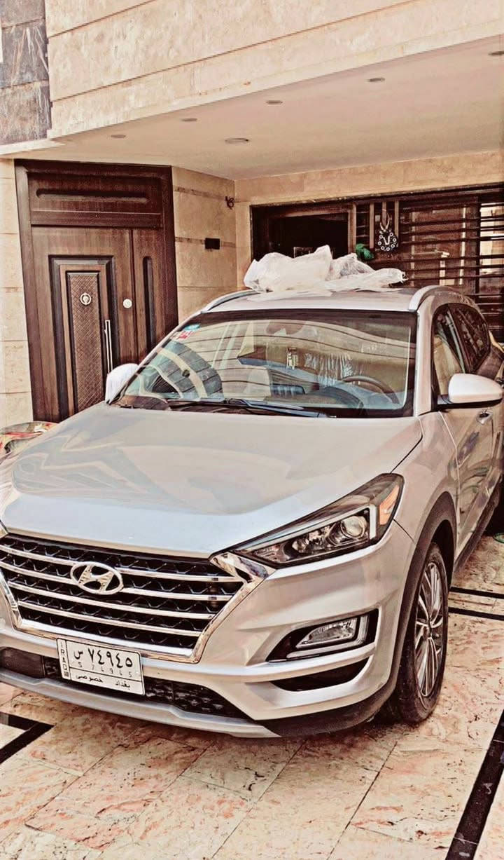 السلام عليكم 
توسان 2020 وارد امريكي 
رقم بغداد ماشية 49 الف 
محرك وكير بلاديات بدون فتح
بصمة كراسي كهرباء رادار 
حادثها جاملغ وبنيد وباب 
مواصفات السيارة ونظافتها واضحة
مكاني بغداد / زيونة سعرها 148 
للاستفسار : ***********
