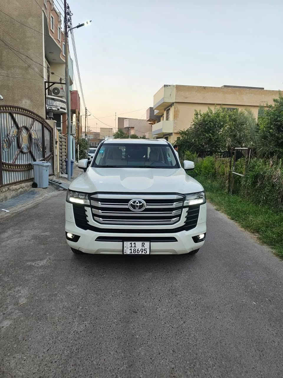 السلام عليكم عندي لاندكروز سياره جديده موديل 23 سياره كفاله عامه رقم بغداد دولي تحويل مباشر سياره ساز تنفس طبيعي ماشيه 20 ألف عنوان بغداد ولشراي يتصل على رقم ***********
