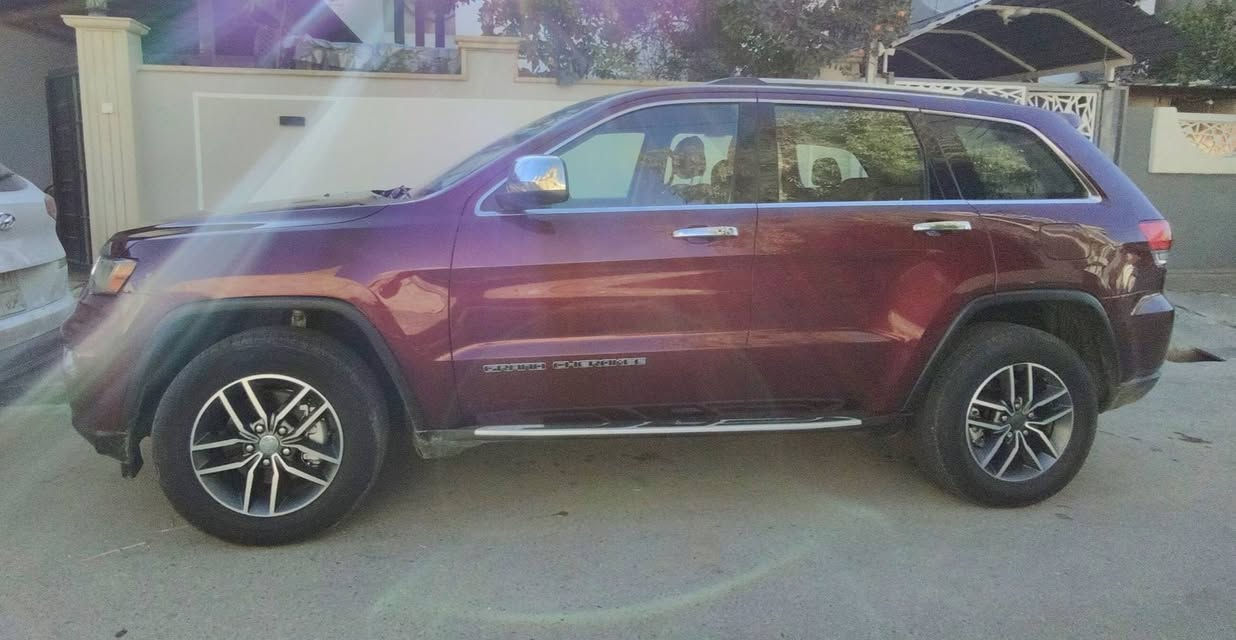 كراند شيروكي 2017 كلين بدون اي حادث بدون صبغ  ماشي 73 الف ميل رقم اربيل باسمي ..مكان الموصل اي
السعر 230  تفاصيل ثانية اتصال او خاص .
*********** 
او خاص
