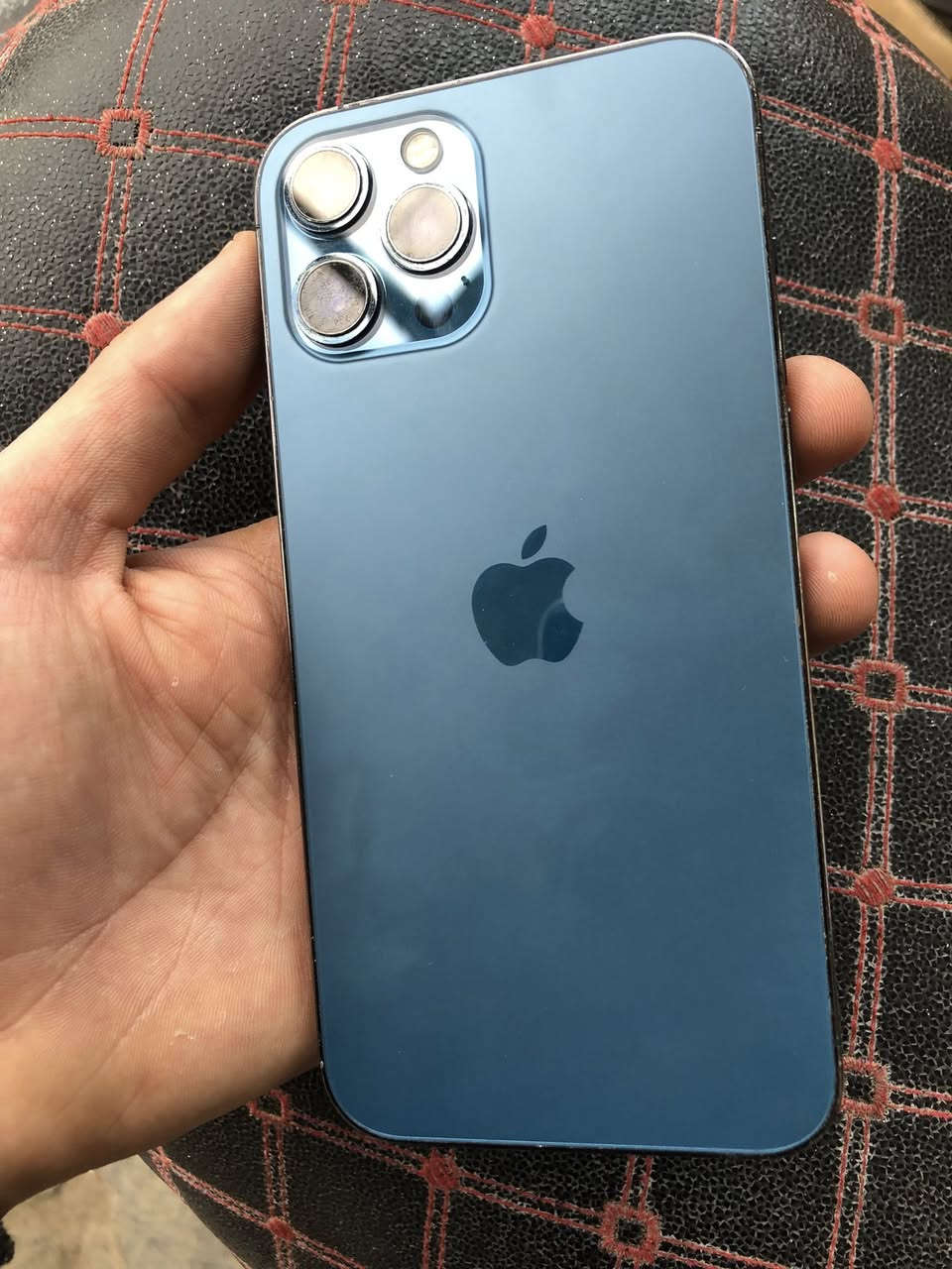 للبيع ايفون 12برو ماكس ذ256
الجهاز مبدل بي شاشة وظهر اصليات 
فيس ايدي اتصال كله شغال 
بطارية 75 الاصلية مالته 
سعره 350 الف وبي مجال 
للاتصال/***********
مكاني بغداد
