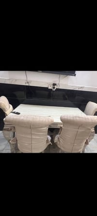 ميز • مرمر • جبير