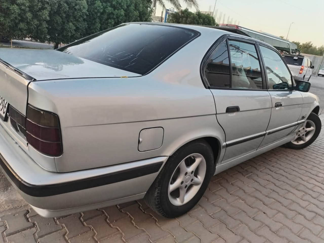 سلام عليكم 
للبيع بي ام دبليو موديل 1994 اصل حجم 525i مسكر فانوس

كير اوتماتيك بلادي محرك وكير جدد مكفولات من اي شي 

ضفيره من الطول لطول واير جطل ماكو بيها كلها بلادي شركه

صدرين خلفي والصدر المامي جديد تراي كلش حلو وناعمه 

تبريد شغال حماوه ثابته نص منضومت مي كلها جديده مبدل

تخم تاير جديد حجم 16 دسكات هاندبريك كلشي بيها شغال 

سياره سلايد روف طكتين بجم عريض دوس مري كله ام بلادي 

داخل جلد رصاصي شاشه سنترلوك ريمونت لايت عدسه زنون 

سياره صبغ جماليه مكفوله من اي ضربه او خياس شرط الفحص

السعر 57 ورقه وبي مجال حق الجيه العنوان بغداد حي الجامعه

*********** للستفسار اتصل ممتواجد ع النت
