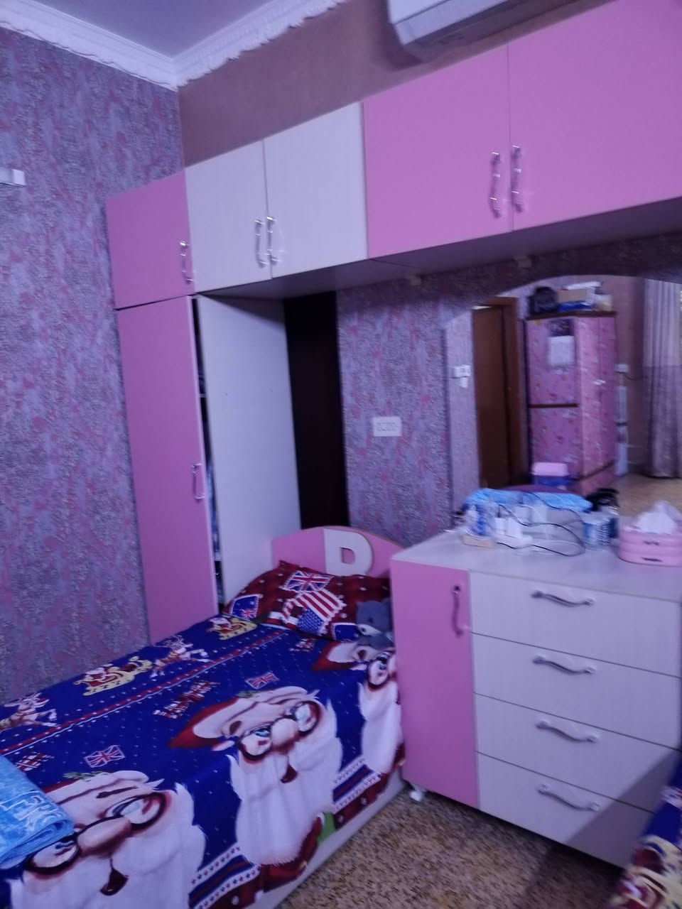 غرفة نوم السعر 500
السرير خزان


**إذا كنت صاحب هذا الإعلان وتريد حذفه لأي سبب، رجاءا أرسل رسالة إلى الدعم الفني**