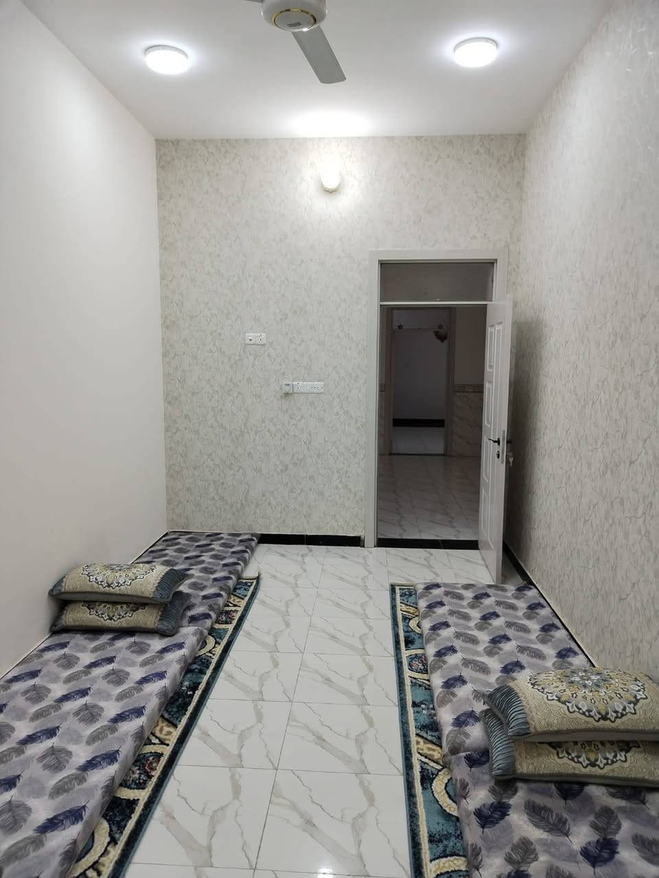 مشتمل طابق واحد للبيع مساحة ١٢٥ م شارع ١٠ م الموقع حي الأمين ب١٩ جديد مسحوب عليه مطلوب ١٠٠ مليون التسديد الشهري  المقدمة ٥٥ وقابل للتفاوض ملاحظة التسديد يبقى على البائع حسب الضوابط
ويتعهد بكافة التعهدات
للاستفسار الاتصال على الأرقام التالية
***********
***********
