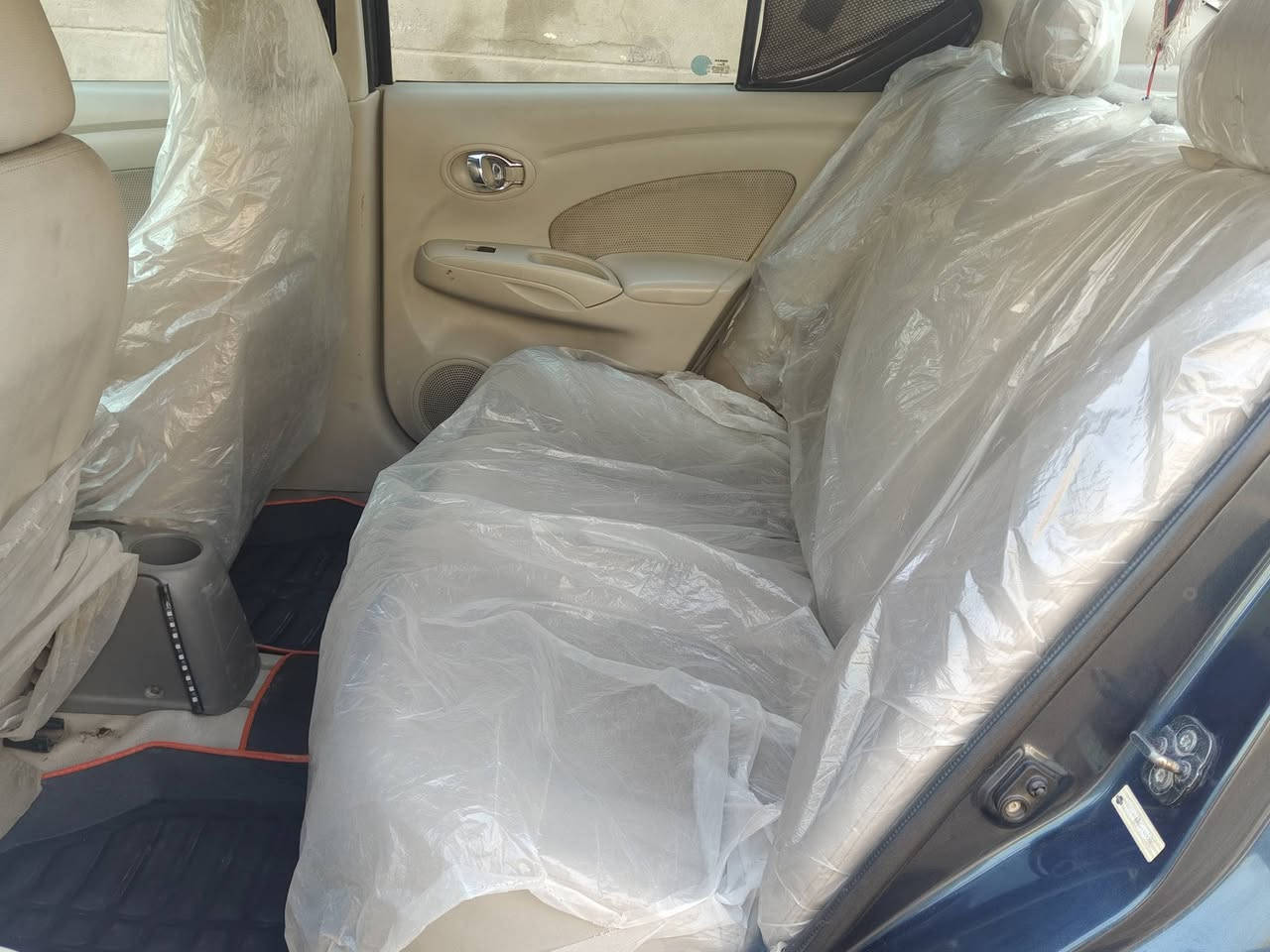 السلام عليكم نيسان فيرسا وارد امريكي هادثهه جاملغ الكدام  مديل 2015 سياره جاهزه من كلشي حداده جديده تبريد حلو السياره كلش نضيفه  السنويه بسمي ورقم نگليزي السنويه نافذه الغايه 28/08/2027 مصفره غرامات 
السعر 95 /***********
