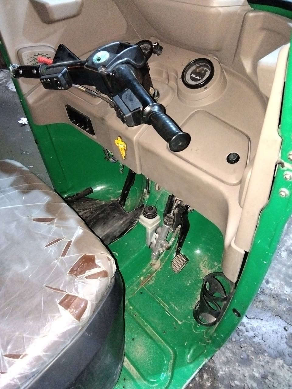 السلام عليكم تكتك 22 للبيع كفاله عامه رقم وسنويه بغداد مدينة الصدر قطاع واحد ***********
