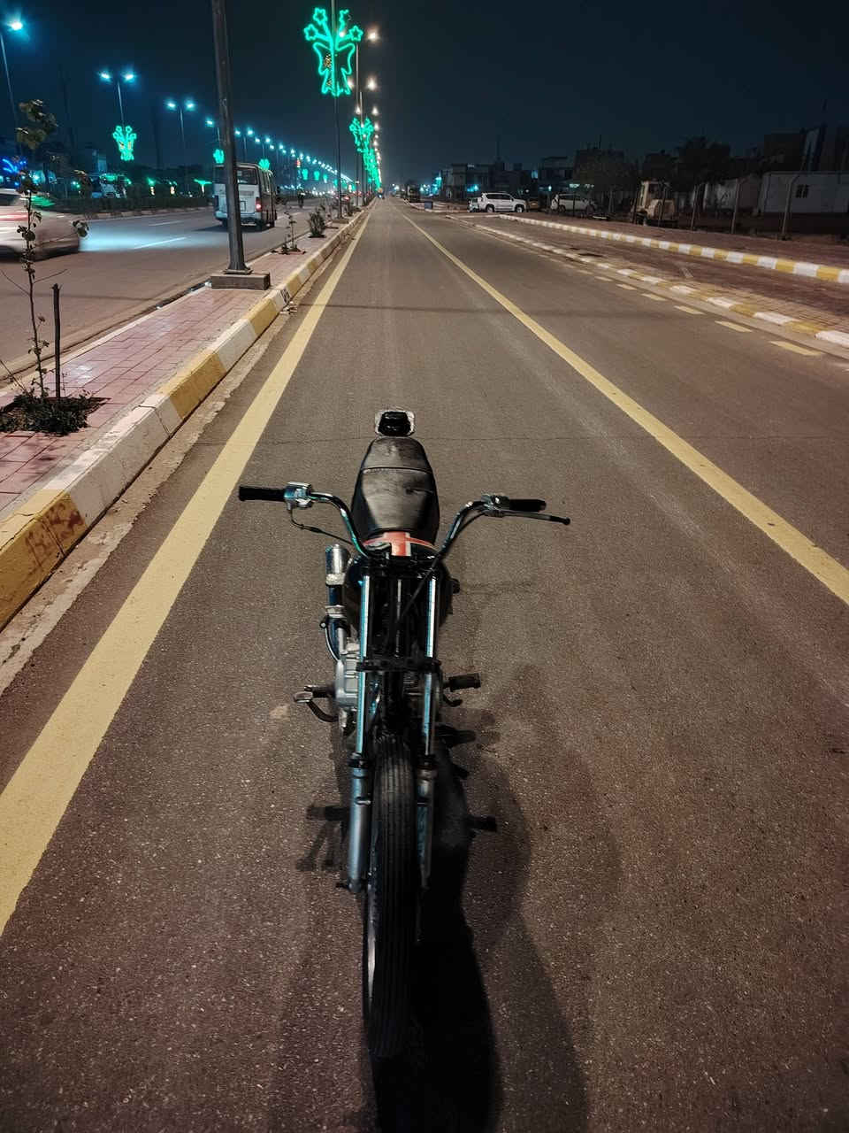 سلام عليكم إخواني دراجه للبيع مستعجل علا بيعته ومحتاج كلش بس لا تكسرون بيه شراي يتصل عليه هذا رقمي ***********
