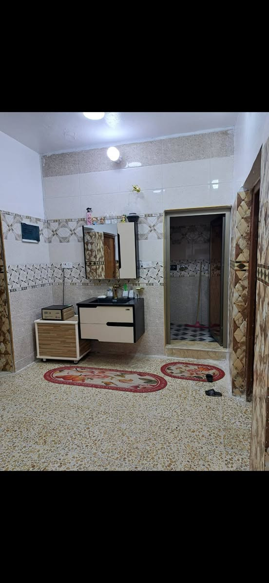 مدينه الصدر قطاع 41 بيت للبيع الاتصال على الرقم والاستفسار   ***********
