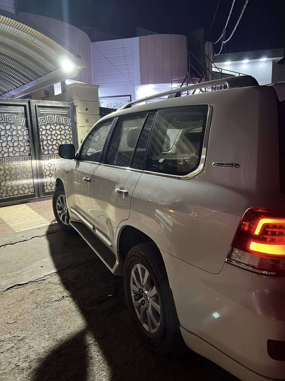 لاندكروز موديل 2016 مكفوله كفاله جيده كلش 
مواصفات بريم ***********
تشغيل بعد 
ماشي 88كم
كشنات جلد +كهرباء 
السعر 465 عنوان واسط العزيزية
