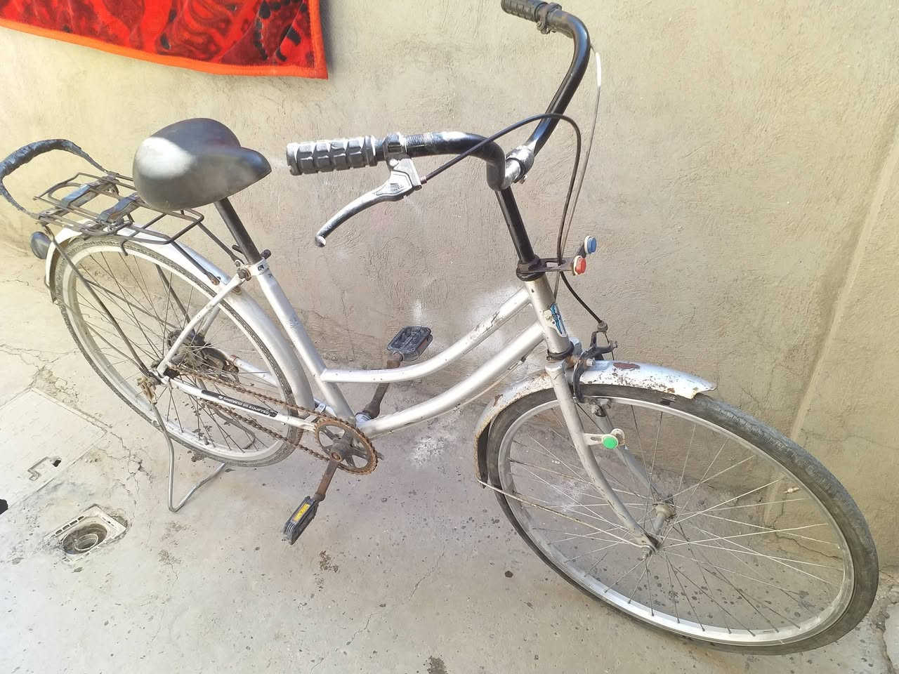 السلام عليكم 
متاح بيسكل الحجم ٢٦
كامل ما بي أي نقص السعر ٦٥ الف 
او بي مجال بسيط المكان بغداد الدوره 
رقم الموبايل 📲📱*********** بي واتساب
