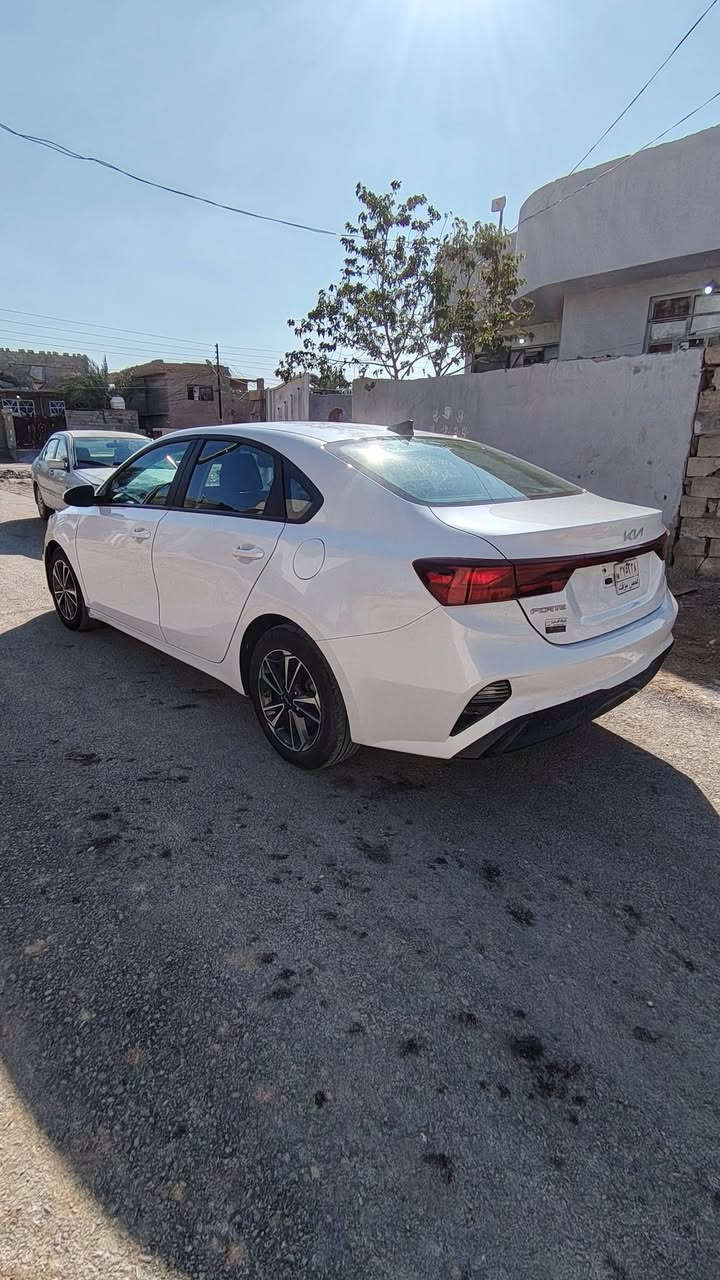 سلام عليكم فورتي للبيع موديل 2024 دخول جديد بدون رقم السياره ليبل واحد بدون اي تبديل حادثها موضح بالصور بعدني مصابغها ابيع على وضعها السياره نص فول سعر السيارة155$

وبيها مجال بسيط باقي التفاصيل اتصل ع رقم 📱

***********
