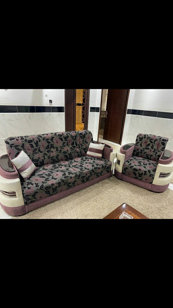 قنفات صالة 5 قطع ثنين كبار وكرسيين وقنفة وسط
استخدام نظيف 
السعر 500 وبيها مجال 
المكان بابل الحلة شارع ٨٠ جهة كربلاء


**إذا كنت صاحب هذا الإعلان وتريد حذفه لأي سبب، رجاءا أرسل رسالة إلى الدعم الفني**