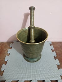 هاون قديم أصلي • ارتفاع الهاون 16سم • يد الهاون 27سم