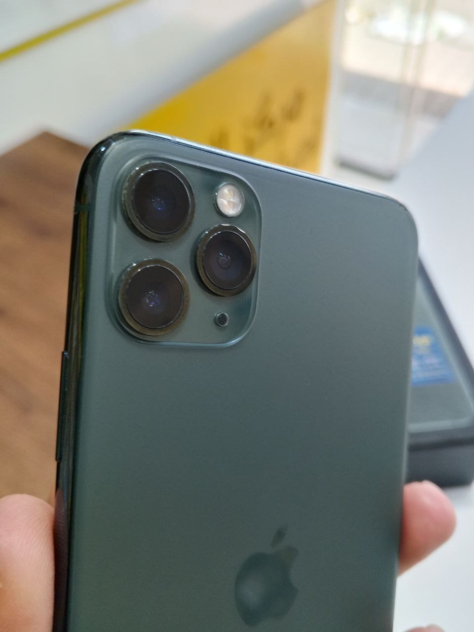 ايفون 11 برو ماكس 
ذاكرة 256 مبدل شاشه وبطارية 
الجهاز نضيف مابي اي خدش 
متوازي عل بيع مكاني كربلاء حي الغدير 