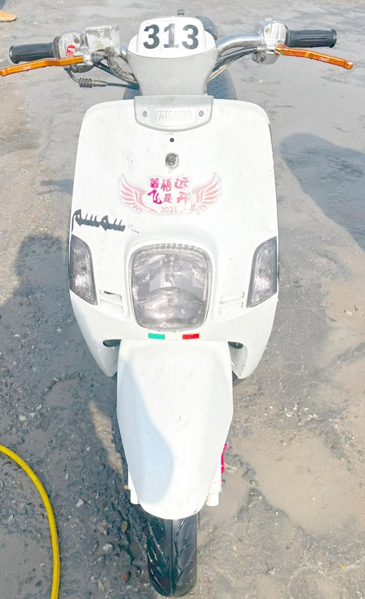 السلام عليكم /دراجه بوليس نضيفه مال حاويه          
مختمه من الطول للطول 
الدراجه نضيفه مال حاويه
كلشي شغال بيها مابيها اي خلل
مزوده
السعر (٩٥٠)وبيها مجال قليل حك الجيه
البصره قضاء القرنه


**إذا كنت صاحب هذا الإعلان وتريد حذفه لأي سبب، رجاءا أرسل رسالة إلى الدعم الفني**