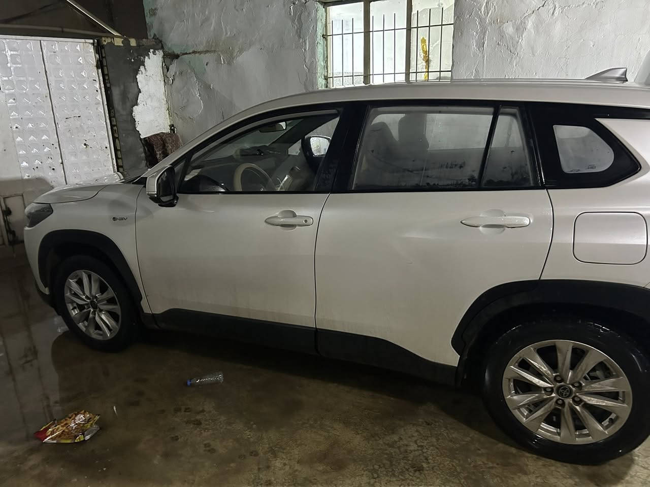 للبيع سيارة كروز موديل ٢٤رقم بغداد ماشيه ٣٠الف مكفول الاستفسار ***********
