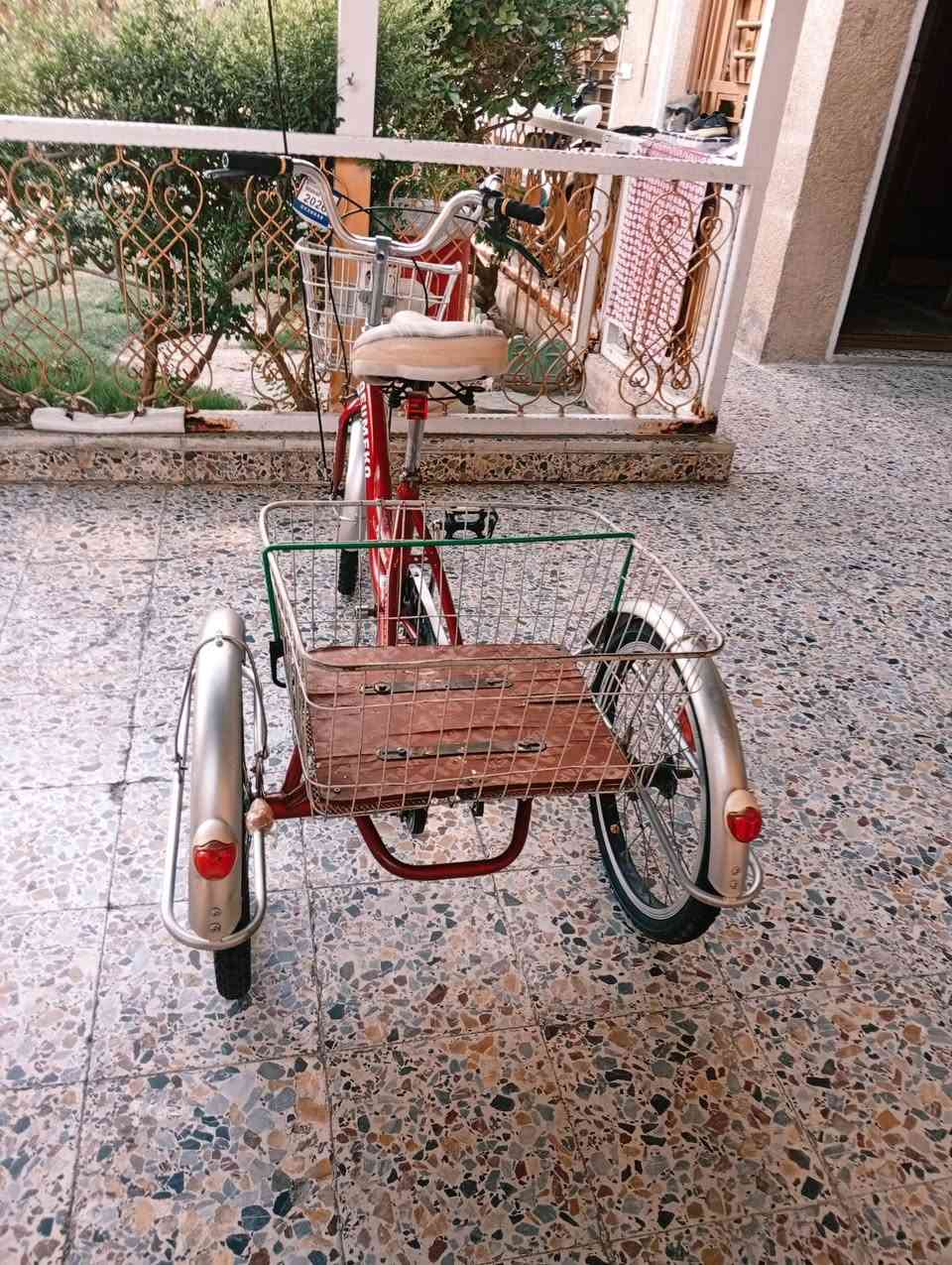 سلام عليكم بيسكل دوبة ستوتة العنوان بغداد مدينة الصدر الرقم الا ستفسار ***********
