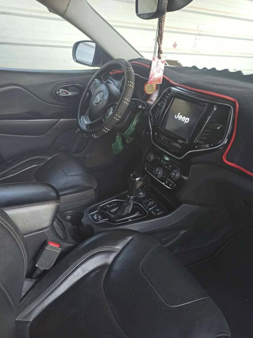 جيب بزون 19 محرك 6 لمتد معروفه مواصفاته عدى الفتحه حادثها جاملغ امامي جهة العبري والبنيد وطخه بلجاملغ الخلفي هم جهة العبري كير محرك حداديه تبريد تحويل السيار كلها كفاله  سعر 135 وبيها مجال
للتواصل ***********
