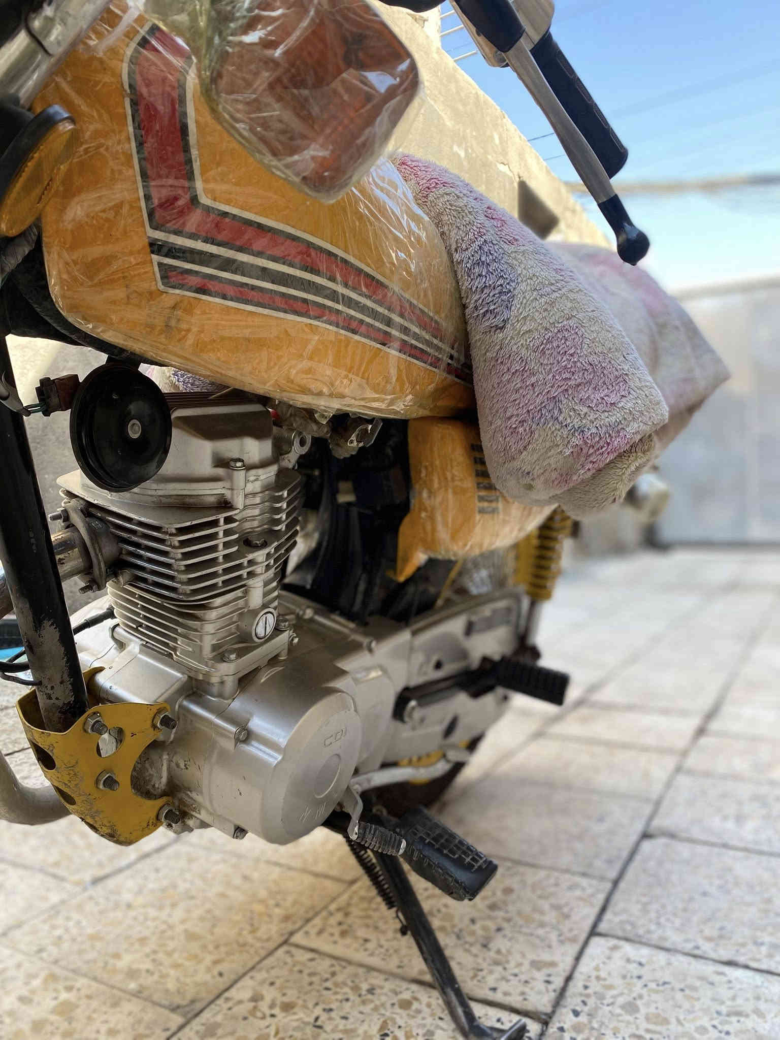 سلام عليكم 
اربع كير  مرقمه سنويه بقه بس ارقام يم مرور مافرقت اجيبهن
رقمه حلو 41003
دراجه معمره كله ٢٥+مكينه نامه شلامجه ٢٥  دشبول كهرباىي 
سعر ١٢٠٠ وبيه مجال 
***********
