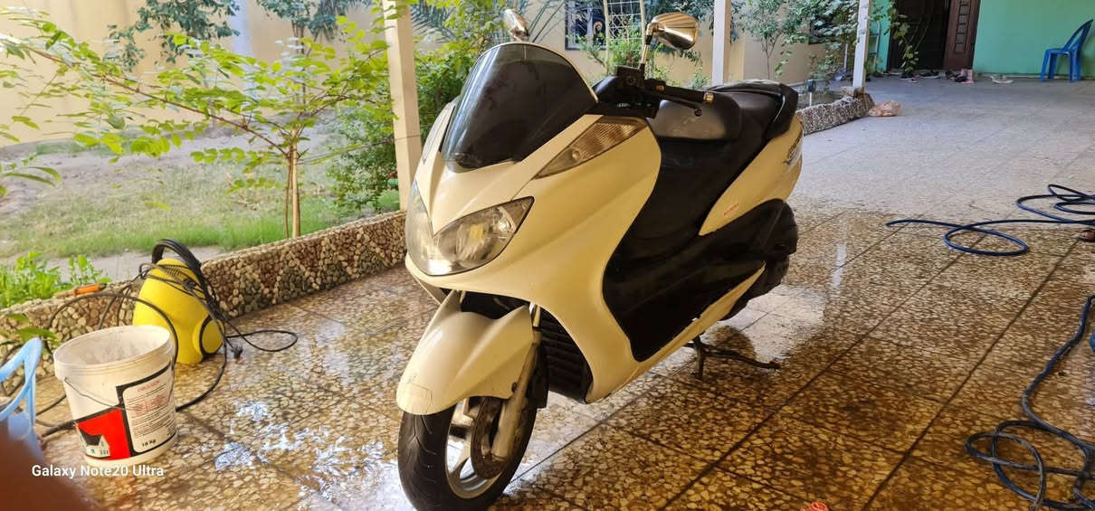 دراجه ياماها ماجسته 2009لون البيض للبيع او مراوس حسب القناعه الدراجه  خير من الله فول تشغيل عن بعد وحساس بريك الدراجه مكفوله واوراق اصولي وكمركها هم مدفوع باقي بس عله استلام الوحات (السعر مليون) مكاني نجف عسكري كبل قرب مطعم ابو عقيل للستفسار *********** النجف, العراق
