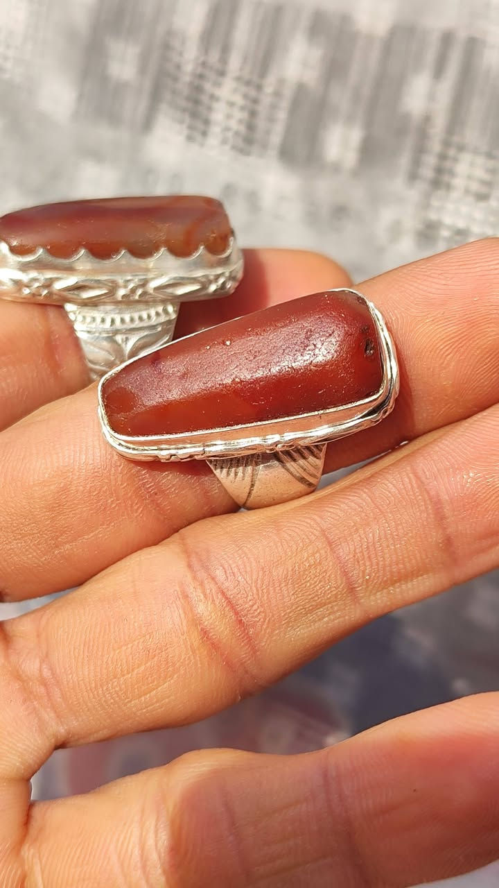 اللهم صلي على محمد وال محمد الطيبين الطاهرين جمعه مباركه على الجميع
متاح دلو يماني قديم مشكول اصيلات  صياغه يدويه ثقيله 
للمهتم السعر خاص  ***********
