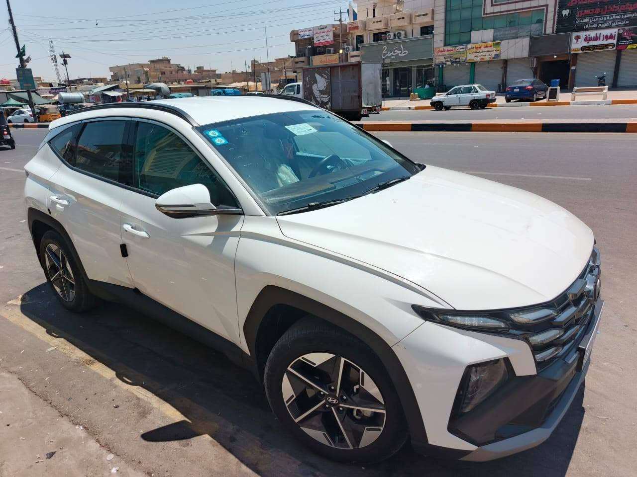 توسان فول ماعدا البانوراما مواصفاتهه معروفه  
موديل 2025 ماشيه 28 
السعر210 وبيها مجال 
كفاله عده طخه بسيطه بلصندوق موضحه بلصوره 
رقم بغداد بأسمي تحويل بنفس اليوم
 الاستفسار *********** بغداد, العراق
