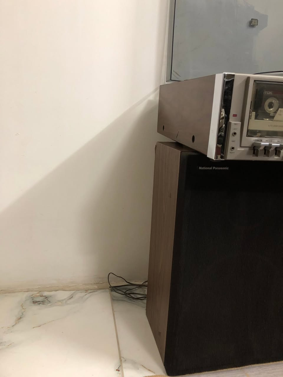 السلام عليكم
جهاز نشونال بانسونك 
راديو +كاسيت+كرام فون +اوكس 
جهاز جداً نظيف صوت رائع في التشغيل والتسجيل 
سعر الجهاز.  ١٧٥. الف
***********
