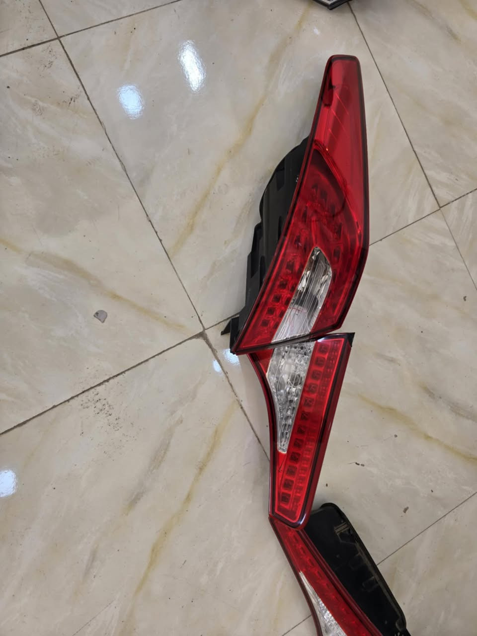 سلام عليكم
تخم بكلايت لد اوبتيما من 2012 /2014 
جديد 
عنوان واسط قظاء الزبيدية 
رقم الهاتف 

‭0774 362 0355‬
