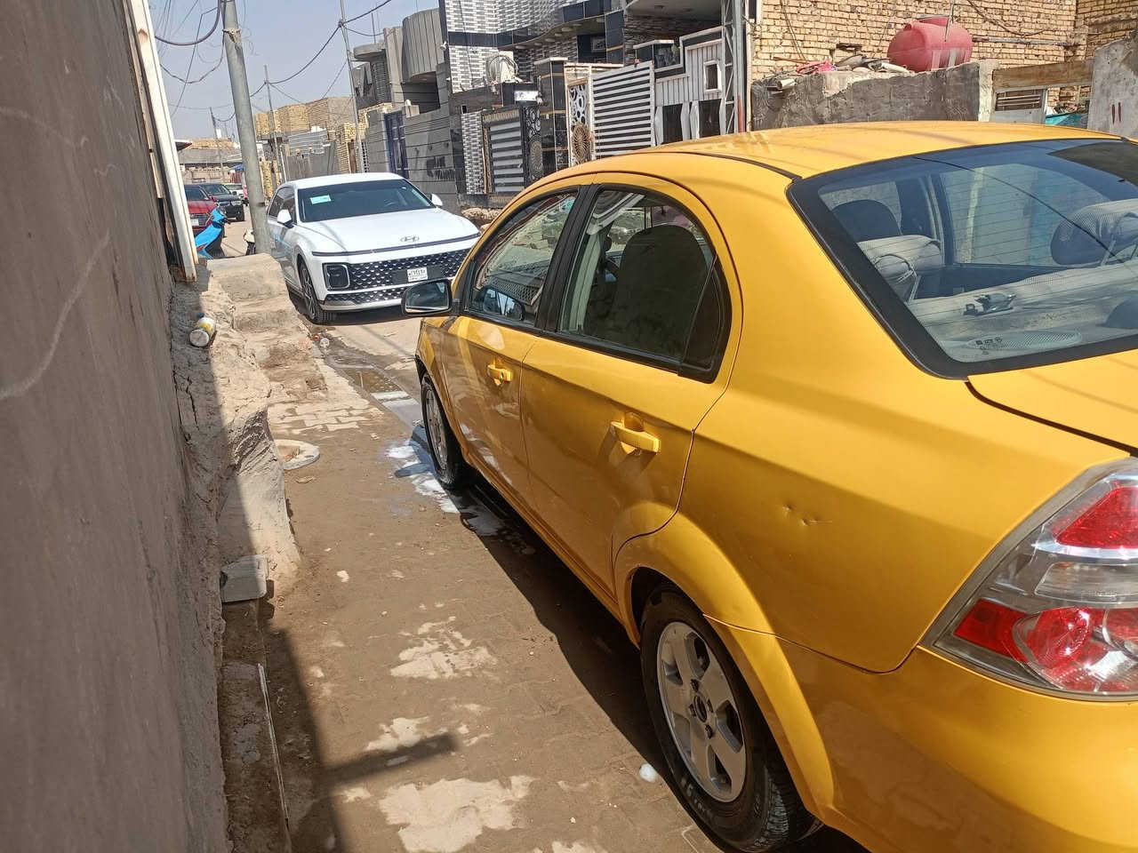 سياره افيو موديل 9 وارد امريكي مسكر السياره بيه 3قطع السياره بسمي حداديه جديده تخم تاير جديد كير ومكينه مكفولات كير اوتو ماتيك مصفره هيئه وغرامات سعره 45وبيه مجال للشراي مكاني ديوانيه مركز  
***********

