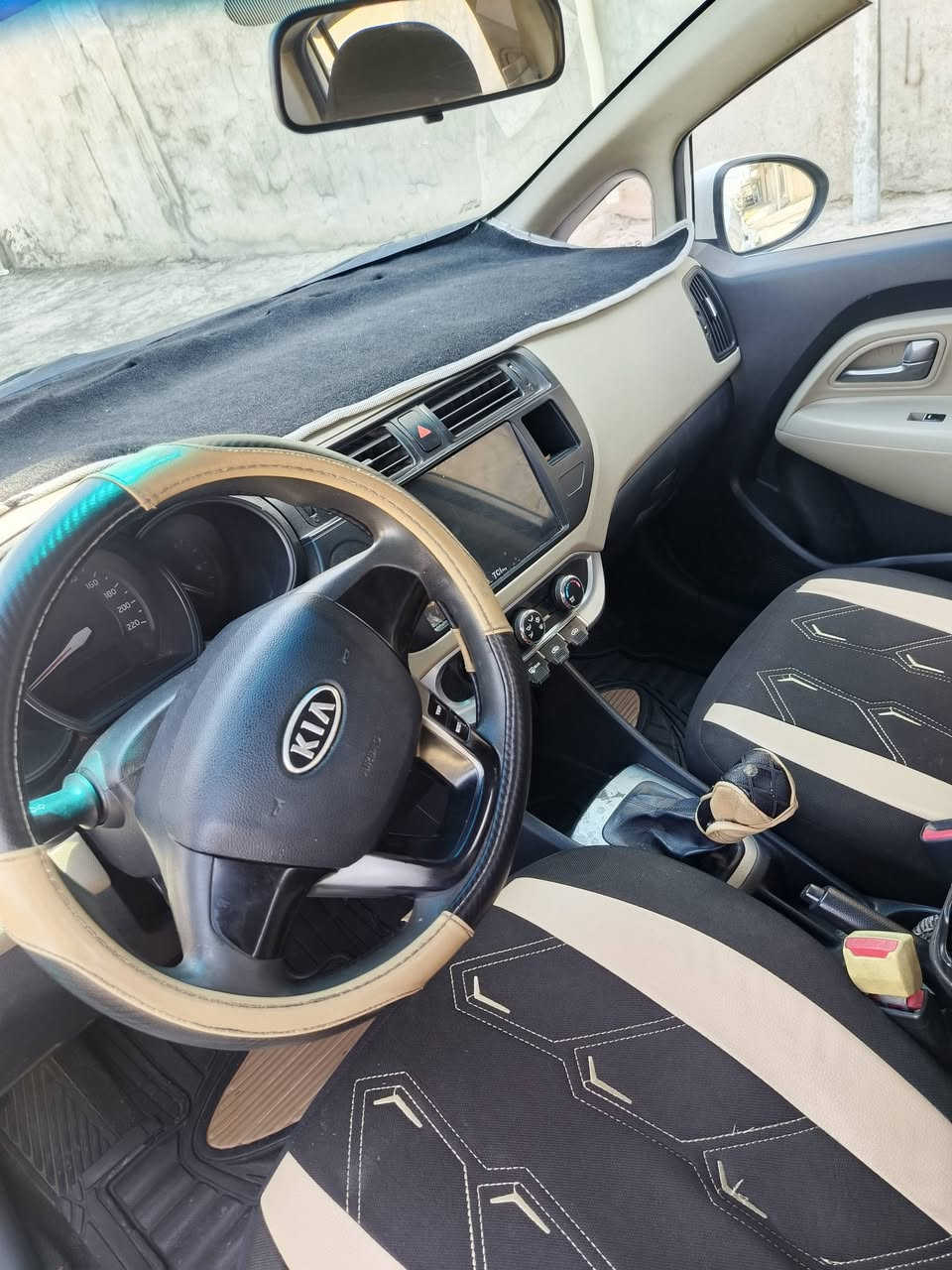 كيا ريو موديل ٢٠١٢   رقمها نينوى حيل نضيفه محرك ١٤ كير عادي بيها اثر نفخ  سونر موجود بل نشر سعر ٨٠ بيها مجال***********
