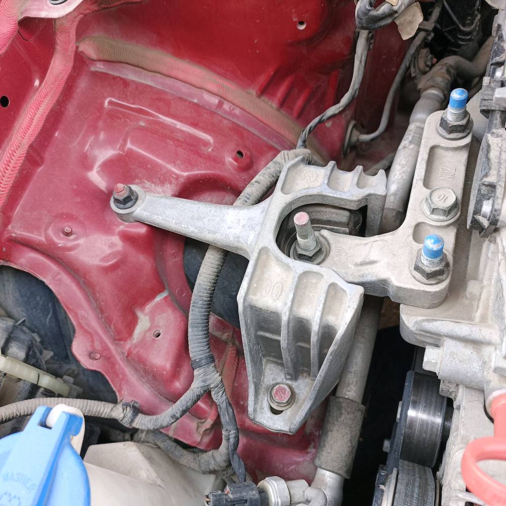 هونداي كونا موديل 2022 ماشية 54
رقم بغداد بسمي سعر 130 وبيهة مجال بسيط 

 حادث بنيد وجاملغ سيارة ليبل واحد

محرك 2000 دوش 

عندي بيها سونر   

نظام اطفاء وتشغيل عند التوقف بالازدحام 

لد نهاري أمامي خلفي 

شاشه ايباد تاب اندرويد كبيره  

رادار خلفي  وامامي 

كامره خلفيه دواره

فول تحكمات سترين 

خروج عن المسار 

3 انظمة قياده  

نظام الانحدار 

 مانع انزلاق                                  

الاستفسار ***********