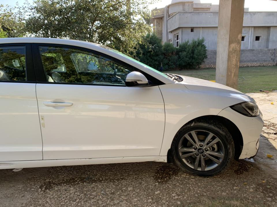 السلام عليكم 
مراوس بهايلندر 2009 
النترا 2018 خليجي محرك 2000  العنوان الحبانية/ الجزيرة 
***********
