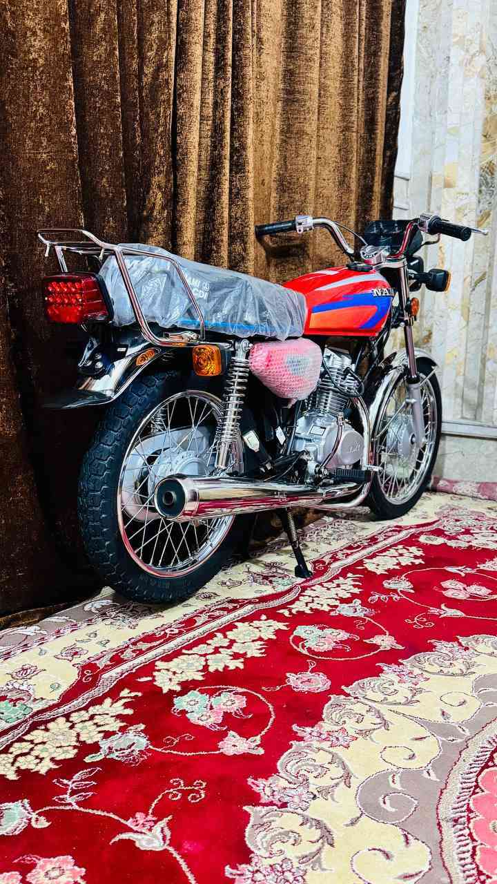 سلام عليكم دراجه إيراني شلامجه اصلي الدراجه بعده وكاله. بشهر العاشر طلعته وكيله سيد جعفر الله شاهد عليه دراجه مخزونه صارله شهرين بعده ثاني تبديله دهن بعده زيرو تجي وتشوف بعينك. مكاني العماره قضاء الكحلاء تفاصيل اكثر عل رقم ‏‪***********‬‏
