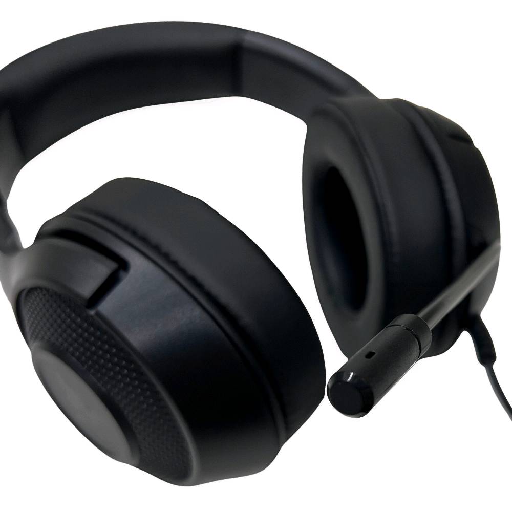 🎧🔥 Razer Kraken X – خفة ما تحس فيها وصوت يخليك وسط اللعبة!

صوت محيطي 7.1 🎯، ميكروفون واضح 💬، ووسائد أذن مريحة 👓

متوافقة مع كل أجهزتك 📱💻🎮

استعد للغوص في تجربة لعب لا تُنسى!
سماعة رأس فائقة الخفة مصممة لجلسات الألعاب الطويلة والمريحة.

تتميز بتصميم خفيف الوزن للغاية بوزن 230 جرامًا فقط مع وسائد أذن من إسفنج الذاكرة لتمنح راحة مثالية أثناء اللعب لساعات دون إحساس بالثقل.

توفر تقنية الصوت المحيطي 7.1 تجربة صوتية غامرة مع تحديد موضعي دقيق للأصوات، للتعرف على اتجاهات الخصوم بدقة أثناء اللعب.

مزودة بمحركات صوتية مقاس 40 مم مضبوطة حسب الطلب لتقديم صوت قوي وواضح مع جهير عميق وغامر يمنح تجربة صوت واقعية ومفعمة بالتفاصيل.

يأتي الميكروفون القلبي الشكل القابل للطي بتصميم مرن قادر على عزل الضوضاء المحيطة من الخلف والجوانب، ليمنح صوتًا واضحًا في التواصل داخل الألعاب أو أثناء المحادثات.

تحتوي على قنوات مخفية مخصصة للنظارات تعمل على تقليل الضغط حول العينين وتوفير راحة إضافية لمستخدمي النظارات.

عصابة رأس قابلة للتعديل مع وسائد أذن بيضاوية الشكل تضمن ملاءمة مثالية ومتانة عالية مع الاستخدام اليومي المستمر.

اتصال تناظري 3.5 مم متوافق مع الكمبيوتر، بلاي ستيشن 4، نينتندو سويتش، إكس بوكس ون™، والهواتف الذكية.

مصممة بعناية لتجمع بين الراحة، الأداء العالي، والجودة الفائقة التي تشتهر بها RAZER.

للاستمتاع بتجربة ألعاب واقعية وغامرة مع Razer Kraken X – الخفة التي لا تُشعر، والصوت الذي لا يُنسى.