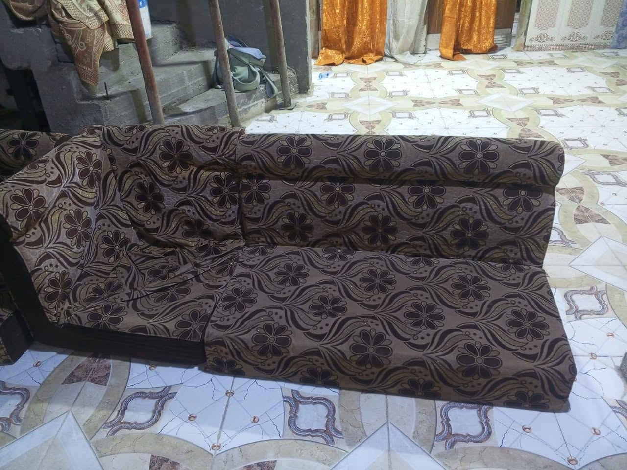 جلسه 8قطع نضيفه 10متار السعر 140وبيهه مجال قليل العنوان منطقة البهادريه تصال او وتساب ***********
