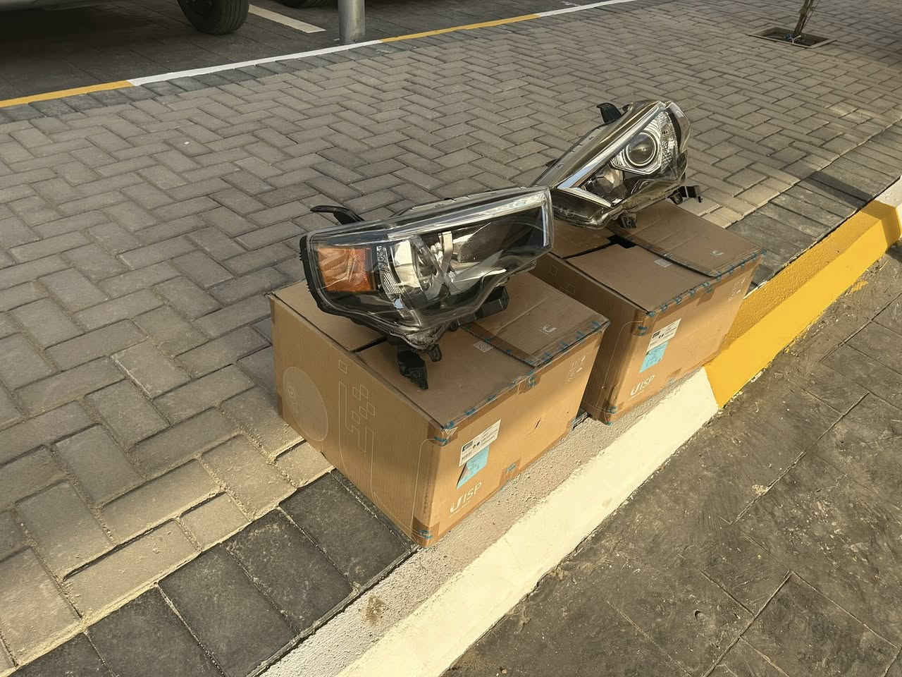 السلام عليكم توفرت لايتات ويك لايت فور رنر اصلي وكالة تنشد من موديل 2014 إلى 2024 للتواصل *********** او واتساب مكاني بغداد يوجد توصيل الى جميع المحافظات
