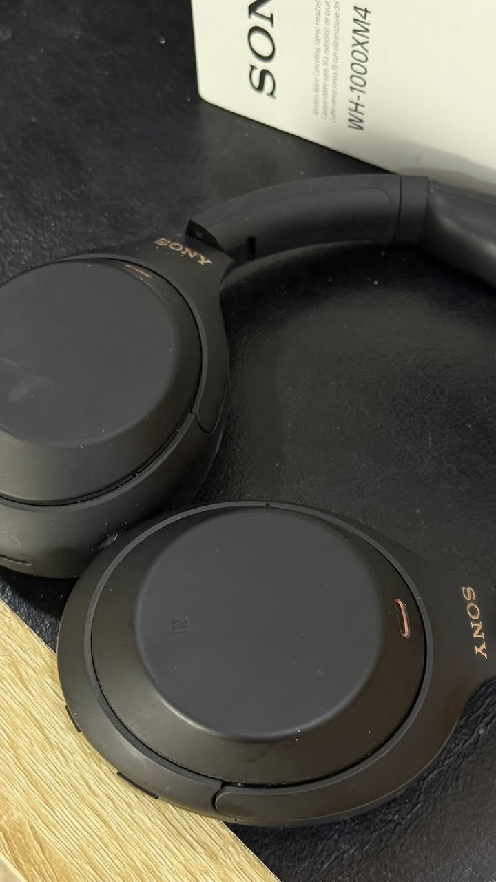 متوفر سماعة سوني m4
سماعة سوني m4 
نظافة 95%
صوت نقي وجودة عالية
خاصية عزل الضوضاء 
غراض كارتون وحقيبة وكيبلات كاملة
متوفر توصيل كافة المحافظات
للستفسار عن السعر علخاص


**إذا كنت صاحب هذا الإعلان وتريد حذفه لأي سبب، رجاءا أرسل رسالة إلى الدعم الفني**