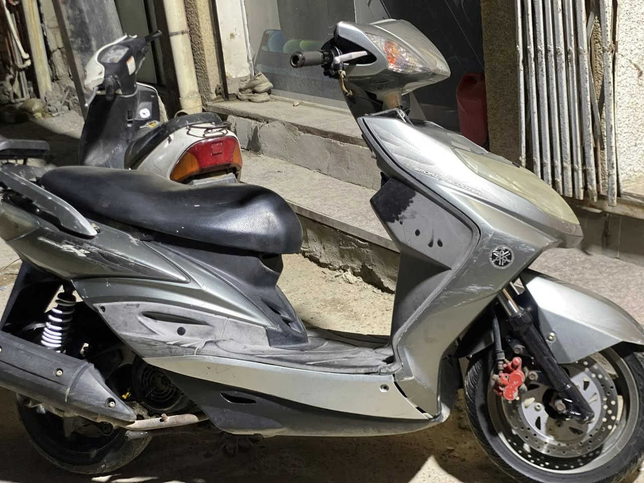 السلام عليكم دراجه سكنس فحل للبيع خط واحد دراجه كلش نظفيه نقصه كابريتر تتاخر ب التشغيل بسبب الكابريتر واي نقص مابيه غير الكابريتر 
العنوان الحريه الاولى متواجد فيس واتساب 
***********
السعر ٥٥٠
