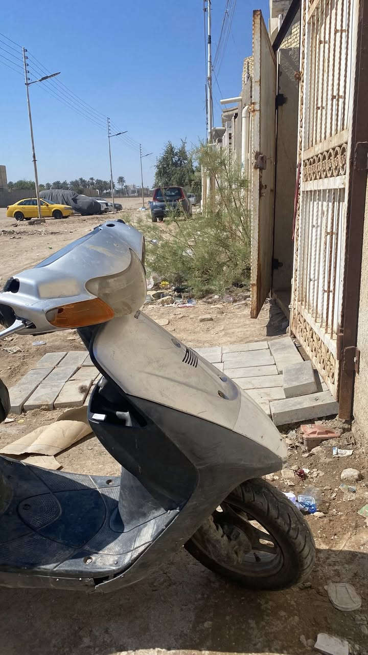 دراجة سازوكي للبيع دراجة حلوه ونكرة وحده تشتغل تمشي معدل فوك 50 اوراق موجود مجفته مره وحدة الدراجة نضيفه يحتاجلها ترتيبات خفيفه 
السعر:225 وبيها مجال للشراي 
الرقم للأستفسار:***********
