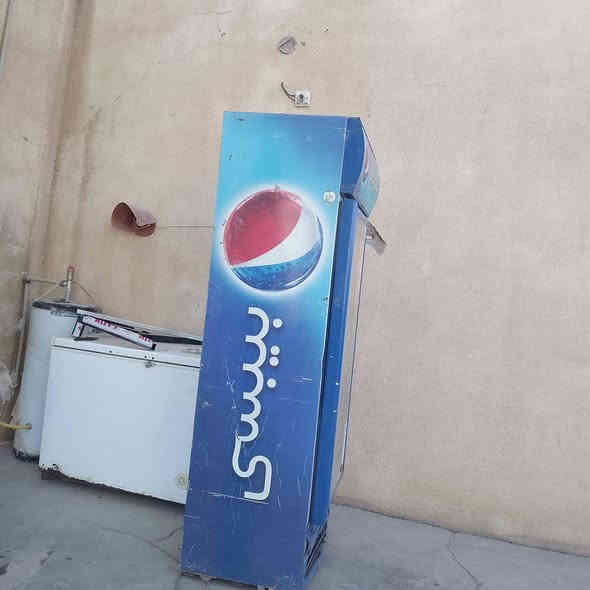 السلام عليكم. يوجد  رفوف وعارضه للمشروبات وعارضه للبغلاوه.  للبيع. الاستفسار الاتصال على الرقم ***********
