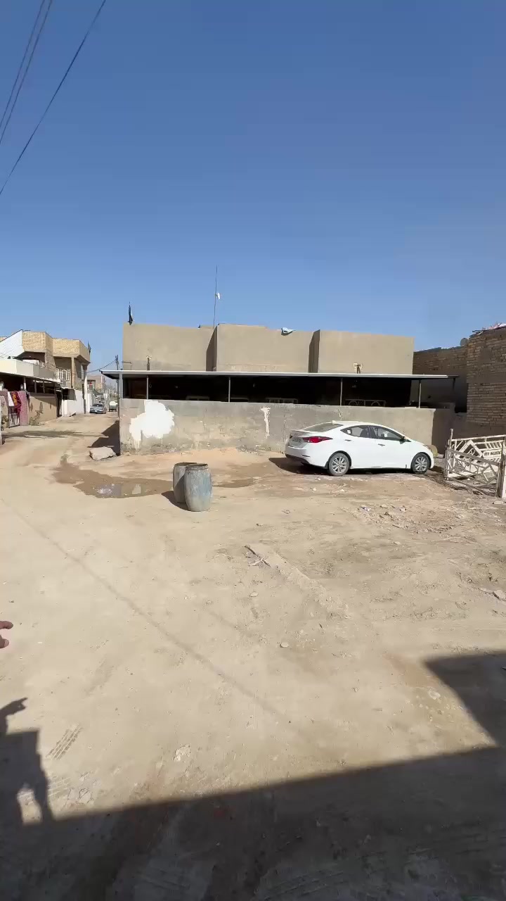 السلام عليكم عندي قطعه ارض للبيع المساحه الكليه 170 متر طابو زراعي سند 25 تحويل مباشر باسم المشتري متوفره كل الخدمات الورديه سيف سعد قرب حسينيه اهالي البيت السعر 30 وبيها مجال الاستفسار مراجعه مكتب عقارات الحسام اتصل على رقم الهاتف ***********+*********** اخوكم ابو مومل
