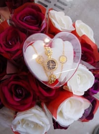 اكسسوارات زمردة • هدايا عيد الحب • توصيل