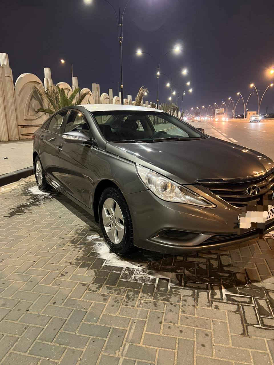 السلام عليكم
ياالله وين اليدور جديد. 

ادوات متوم طبق الاصل 

سوناتا موديل 2014 

السيارة بانزين بانزين 

كصه جنطه 

تدفئة +تبريد وي السويج

باتري جديد 

مري شفط

تحكم استيرن جهتين

السيارة على البلاد

اللسعر 55 وبيها مجال بسيط 

العنوان البصرة 

الاستفسار  ‏‪***********‬‏
