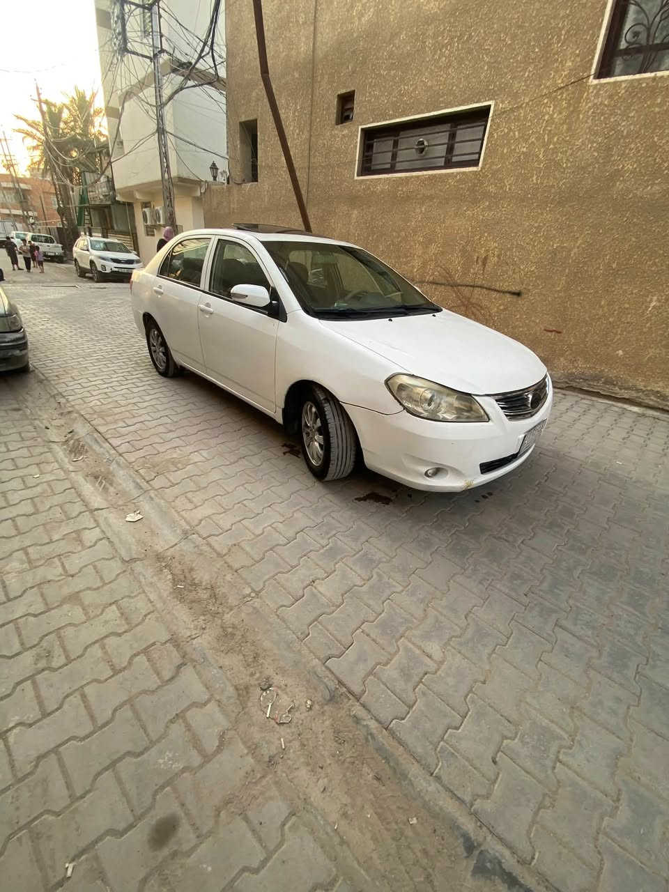 سلام عليكم للبيع بي وايدي ٢٠١٣ السياره بيه حادث جماغ  خلفي او انصبغت احزام للجماليه  السياره يردله شغلات بصيطه مكلف بالنشر صاحبها  رايدها بسعر مناسب  جدا العنوان الاعضميه  *********** غير متواجد عل فيس
